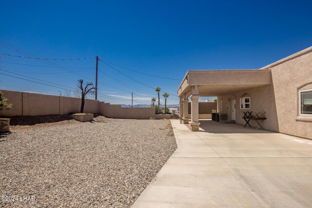 view of yard with a patio area