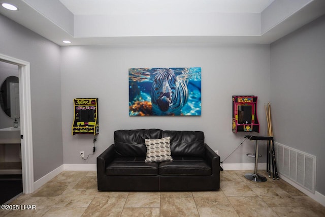 sitting room featuring visible vents, recessed lighting, and baseboards