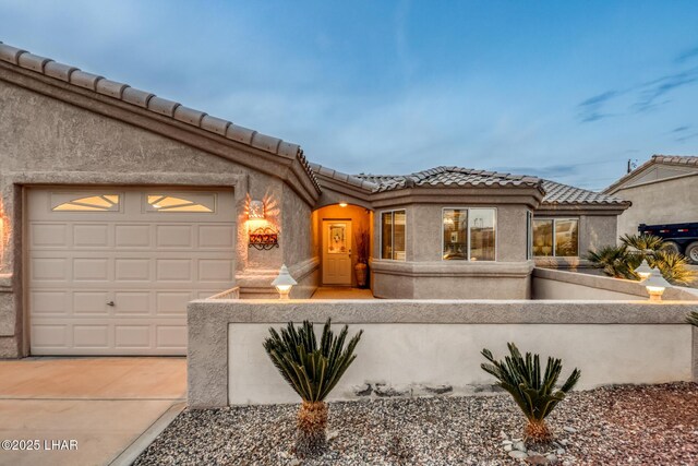 view of front of property featuring a garage