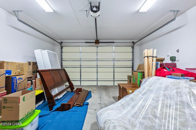 2555 Avalon Ln, Lake Havasu City, AZ 86404 - garage featuring a garage door opener