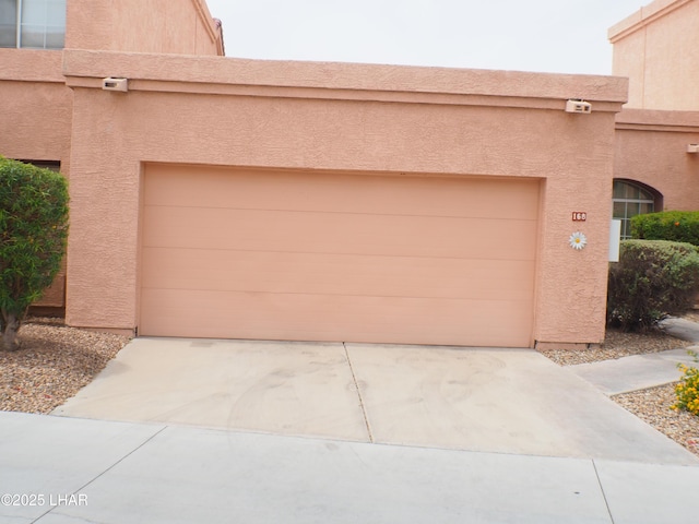 1650 S Smoketree Ave Unit 168, Lake Havasu City, AZ 86403 - garage with driveway
