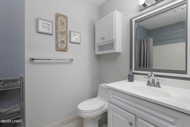 777 Harrah Way Unit 524, Lake Havasu City, AZ 86403 - bathroom featuring vanity, toilet, and curtained shower