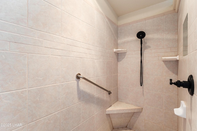 full bathroom featuring a tile shower