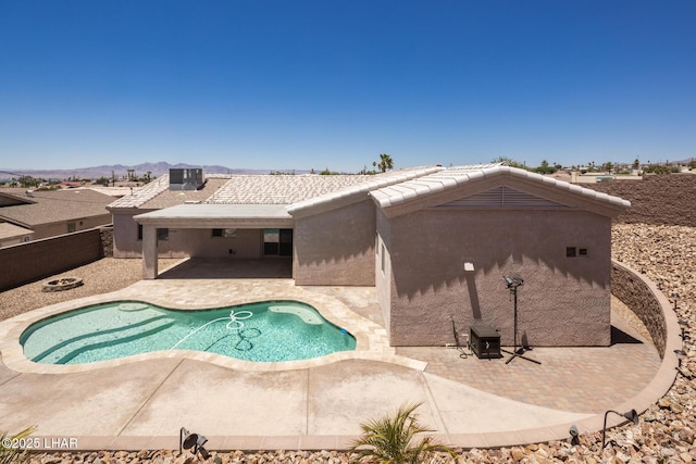 679 Apache Dr, Lake Havasu City, AZ 86406 - view of swimming pool with a patio, a fenced backyard, and a mountain view
