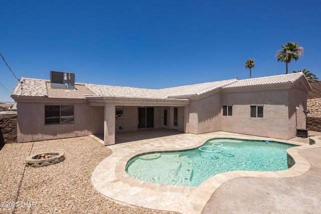 679 Apache Dr, Lake Havasu City, AZ 86406 - swimming pool with a patio area and a fire pit