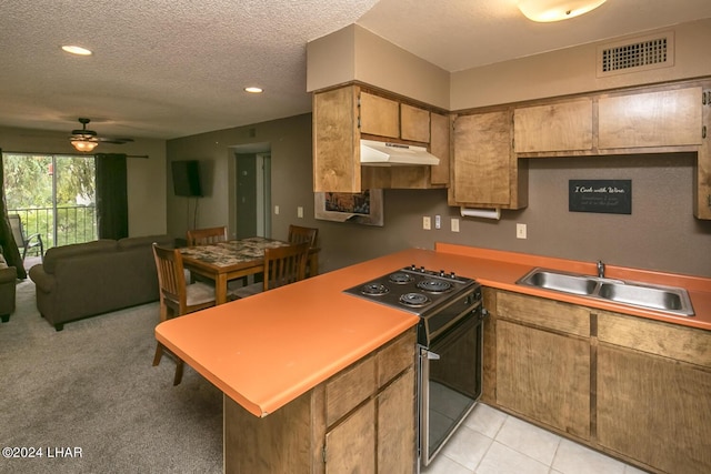 kitchen with sink, ceiling fan, kitchen peninsula, a textured ceiling, and black / electric stove