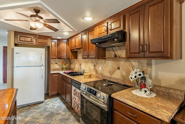 777 Harrah Way Unit 112, Lake Havasu City, AZ 86403 - kitchen featuring stainless steel range with electric stovetop, a sink, freestanding refrigerator, under cabinet range hood, and decorative backsplash