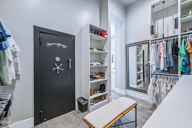 816 Isola Bella Loop, Lake Havasu City, AZ 86403 - walk in closet featuring wood finished floors
