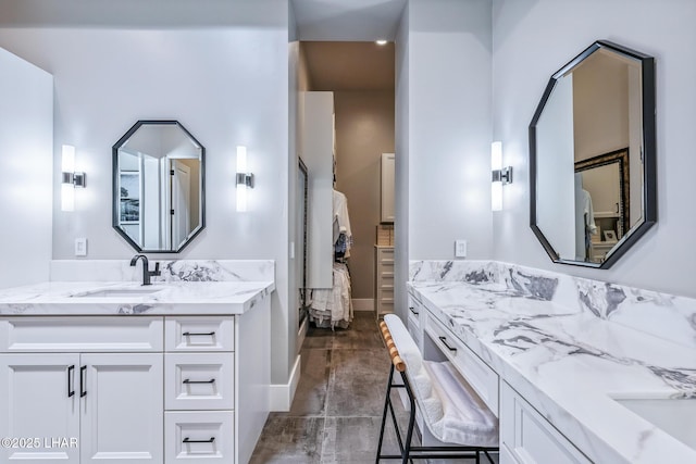 816 Isola Bella Loop, Lake Havasu City, AZ 86403 - bathroom with two vanities and baseboards