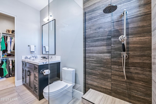 816 Isola Bella Loop, Lake Havasu City, AZ 86403 - full bath featuring tiled shower, vanity, and a walk in closet