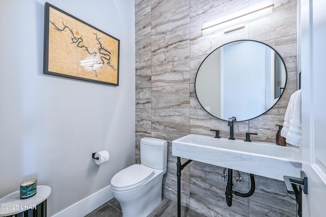 816 Isola Bella Loop, Lake Havasu City, AZ 86403 - bathroom featuring tile walls and toilet