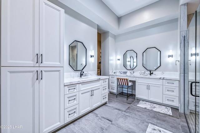 816 Isola Bella Loop, Lake Havasu City, AZ 86403 - full bath with a stall shower and two vanities