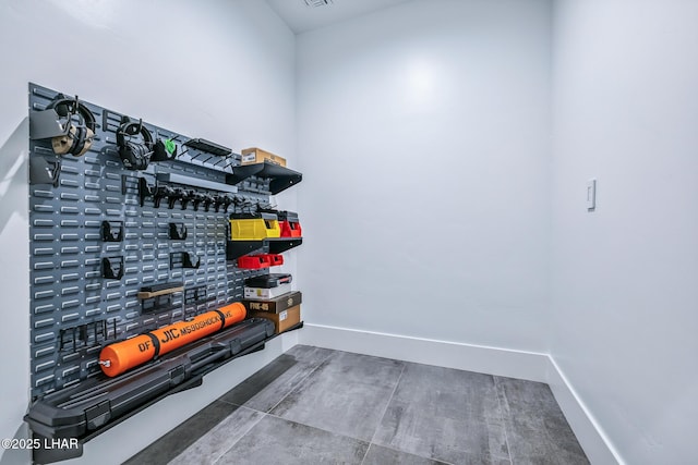 816 Isola Bella Loop, Lake Havasu City, AZ 86403 - mudroom with baseboards