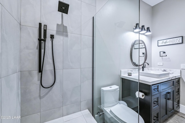 816 Isola Bella Loop, Lake Havasu City, AZ 86403 - bathroom featuring vanity and tiled shower