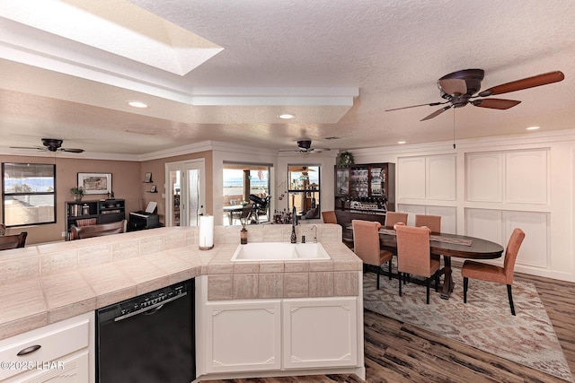 875 Wallingford Pl, Lake Havasu City, AZ 86406 - kitchen featuring a ceiling fan, dishwasher, open floor plan, recessed lighting, and a textured ceiling