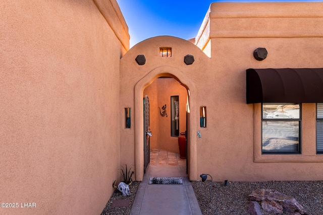875 Wallingford Pl, Lake Havasu City, AZ 86406 - doorway to property featuring stucco siding