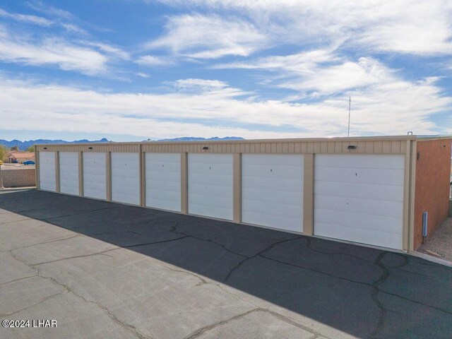 garage featuring a mountain view