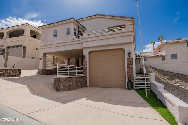 view of front of property featuring driveway and stucco siding