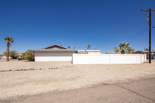 2130 Smoketree Ave N, Lake Havasu City, AZ 86403 - exterior space featuring fence