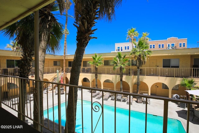 2100 Swanson Ave Unit 209, Lake Havasu City, AZ 86403 - community pool with a patio