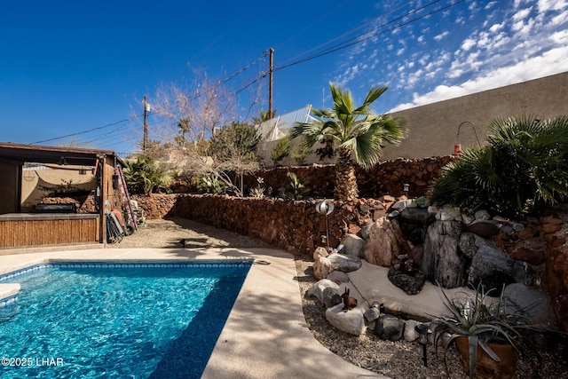 view of swimming pool