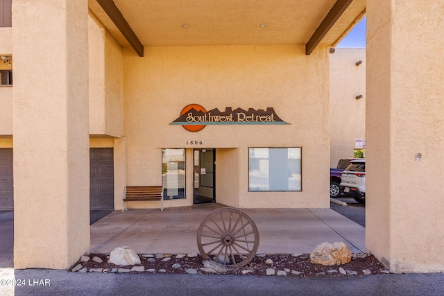 entrance to property with stucco siding