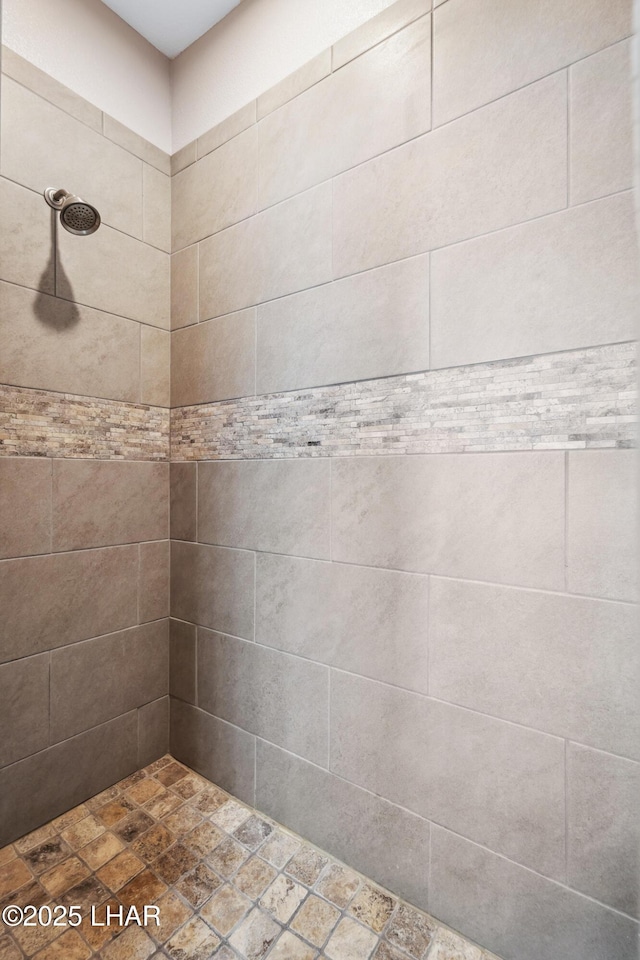 full bath with tiled shower