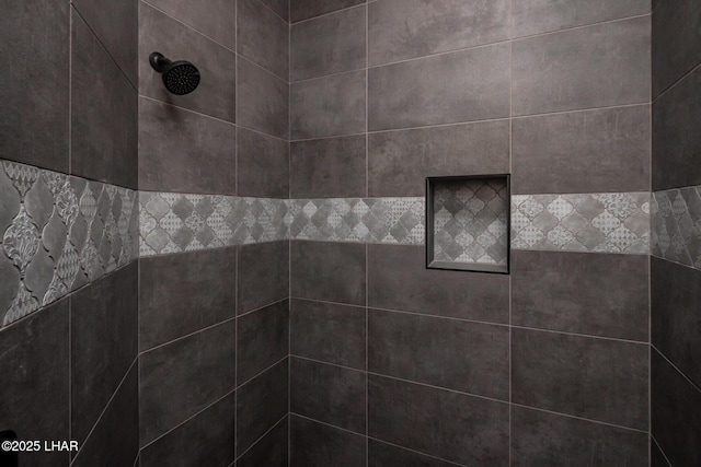 1650 E Sandra Dr, Lake Havasu City, AZ 86404 - bathroom with a tile shower