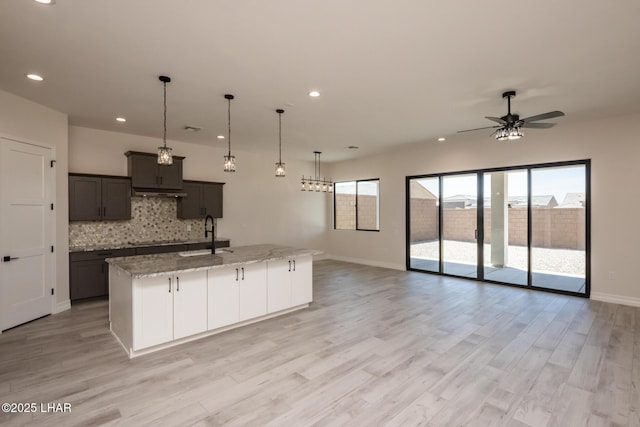 1650 E Sandra Dr, Lake Havasu City, AZ 86404 - kitchen featuring a sink, backsplash, baseboards, open floor plan, and recessed lighting