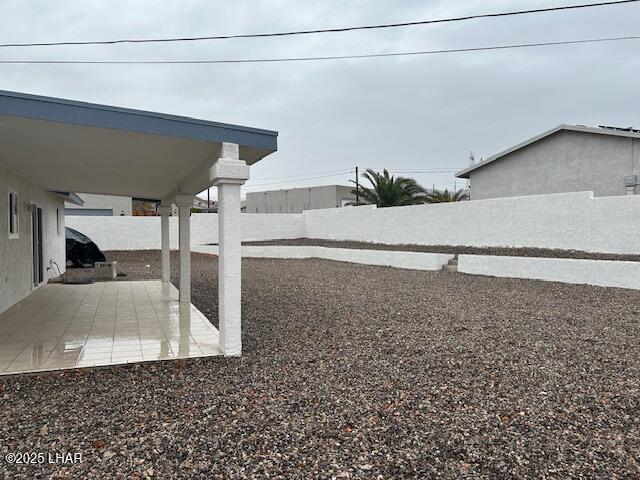 view of yard featuring a patio