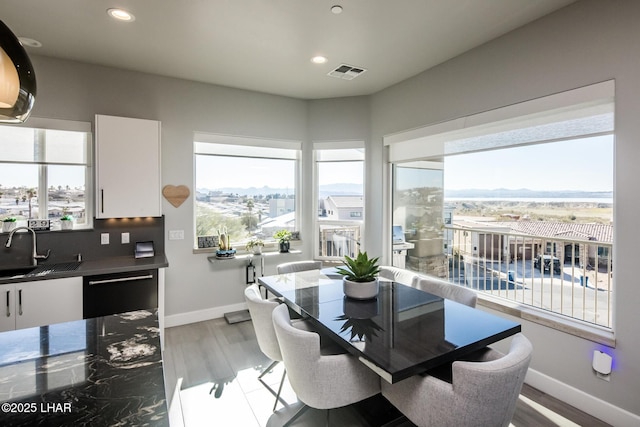 dining space with baseboards, visible vents, a wealth of natural light, and recessed lighting