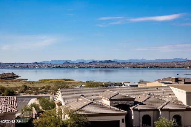 water view featuring a mountain view