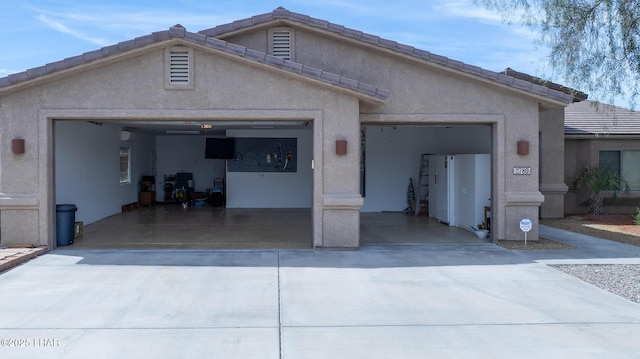 2780 Shasta Ln, Lake Havasu City, AZ 86403 - garage with driveway