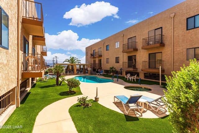 2094 Mesquite Ave Unit 113, Lake Havasu City, AZ 86403 - community pool with a hot tub, a lawn, and a patio area