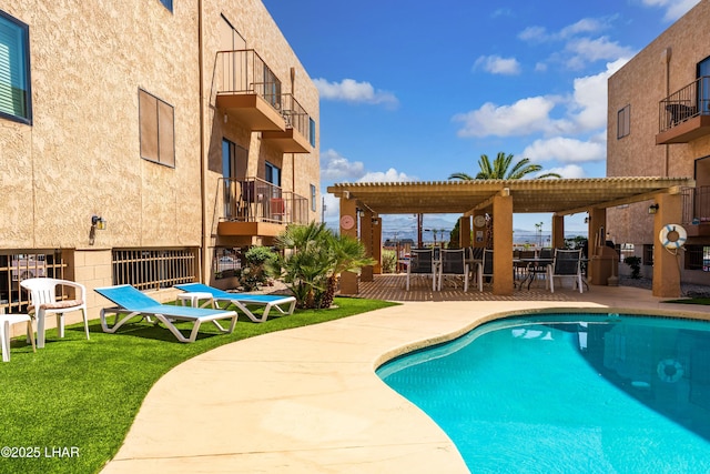 2094 Mesquite Ave Unit 113, Lake Havasu City, AZ 86403 - swimming pool with a pergola and a patio area