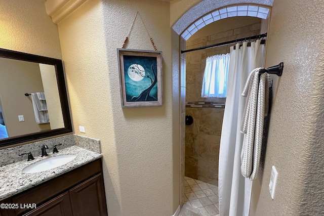 2969 Pony Cir, Lake Havasu City, AZ 86406 - bathroom featuring a textured wall, vanity, and tiled shower