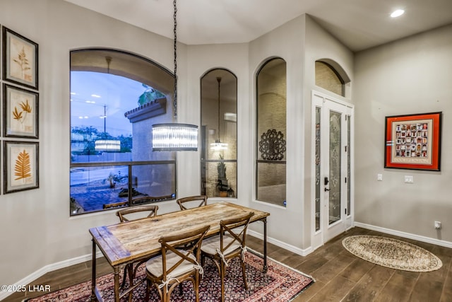 dining area with dark wood-style floors, recessed lighting, and baseboards