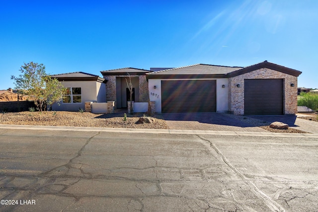 view of front facade featuring a garage