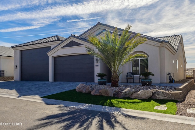 view of front facade featuring a garage