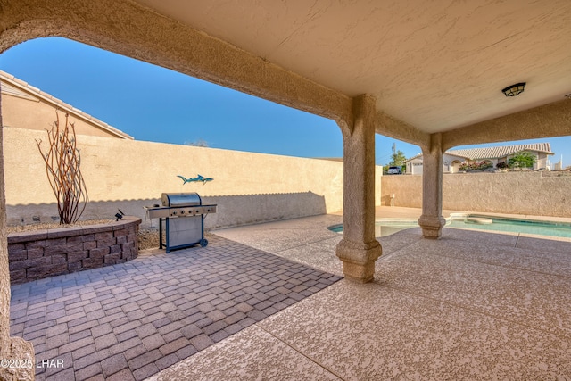 3000 Mirage Dr, Lake Havasu City, AZ 86404 - fenced backyard with a patio and a grill