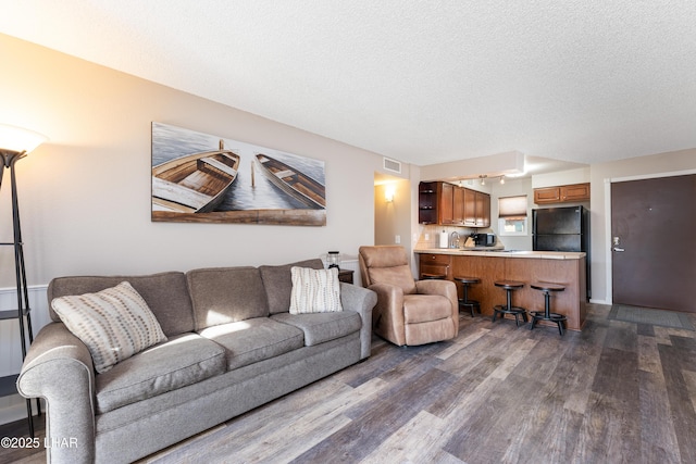 276 Lake Havasu Ave S Unit C19, Lake Havasu City, AZ 86403 - living room with visible vents, a textured ceiling, and dark wood-style flooring