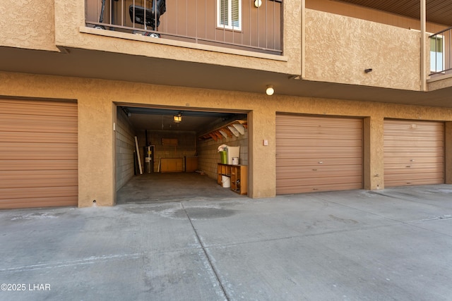 276 Lake Havasu Ave S Unit C19, Lake Havasu City, AZ 86403 - garage with driveway