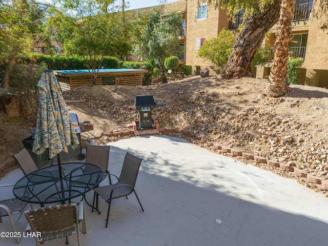 276 Lake Havasu Ave S Unit C19, Lake Havasu City, AZ 86403 - view of patio featuring outdoor dining area and a swimming pool