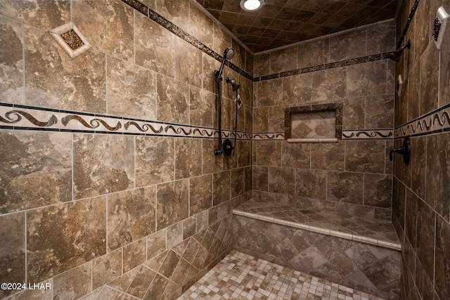 bathroom featuring tiled shower