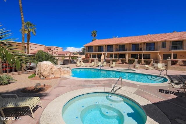 1650 Smoketree Ave S Unit 135, Avenue, Lake Havasu City, AZ 86403 - community pool with a community hot tub and a patio area