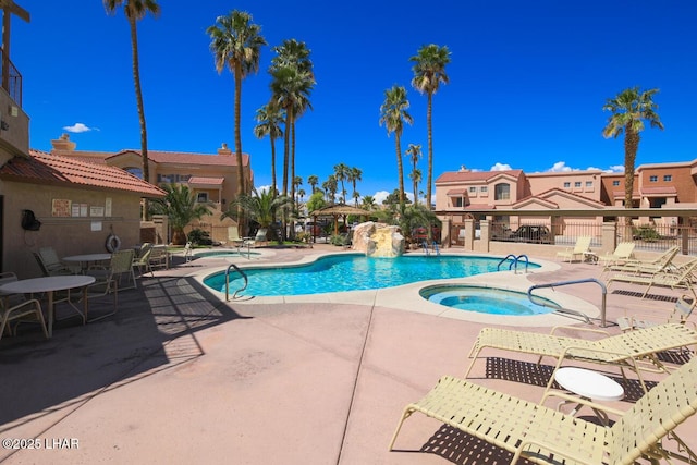 1650 Smoketree Ave S Unit 135, Avenue, Lake Havasu City, AZ 86403 - community pool with a hot tub and a patio area