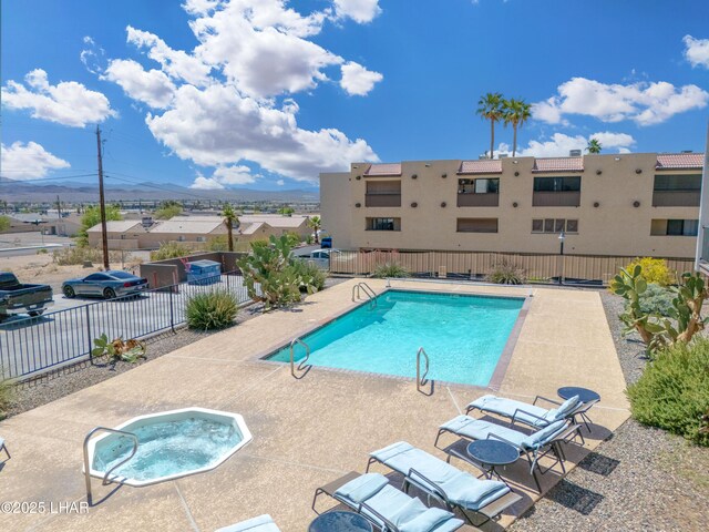 1850 Swanson Ave Unit A16, Lake Havasu City, AZ 86403 - community pool with a hot tub, a patio, and fence