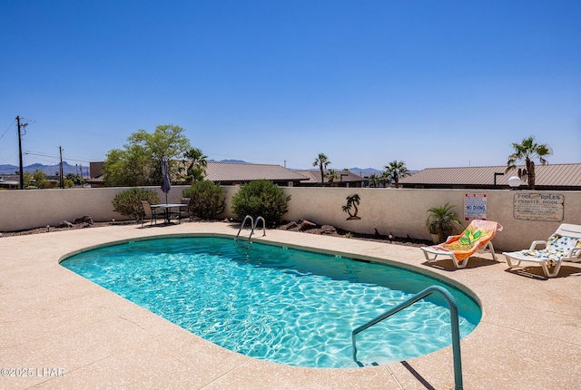 1720 Bahama Ave Unit A9, Lake Havasu City, AZ 86403 - community pool with fence and a patio area