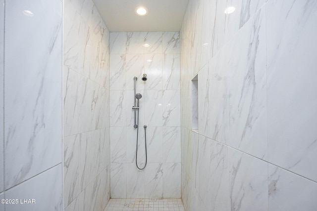 2800 Papeete Dr, Lake Havasu City, AZ 86404 - bathroom featuring a tile shower