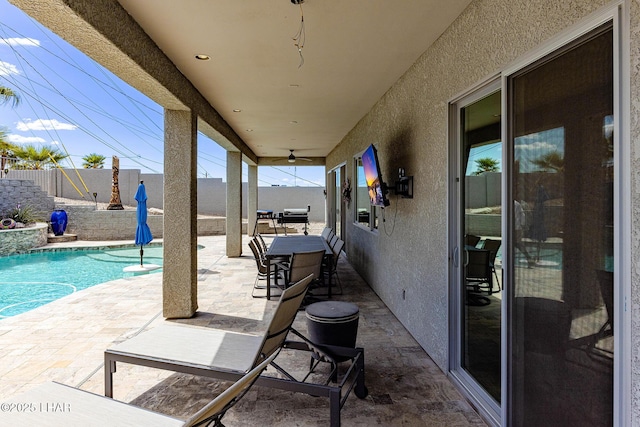 2800 Papeete Dr, Lake Havasu City, AZ 86404 - view of patio / terrace with a fenced in pool, a fenced backyard, and ceiling fan